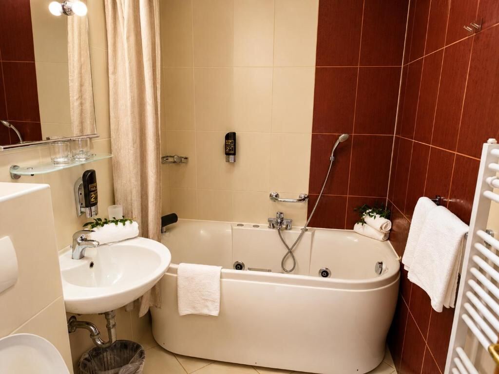 Hotel Neptun Gradac - bathroom